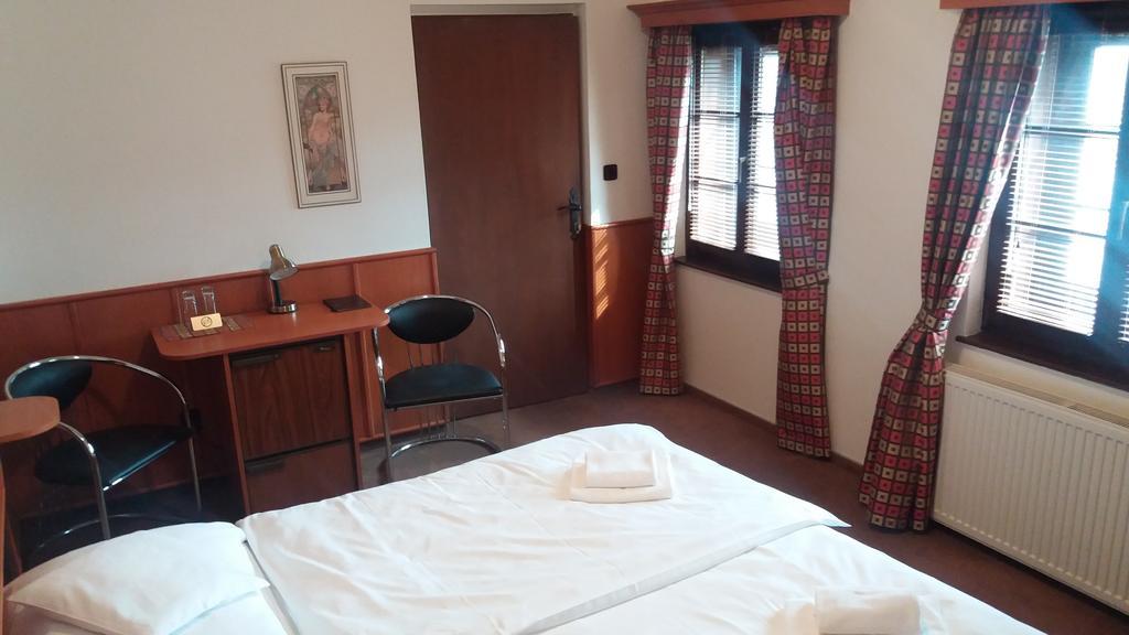 Hotel Zámeček Pod Hradem Starý Jičín Exterior foto