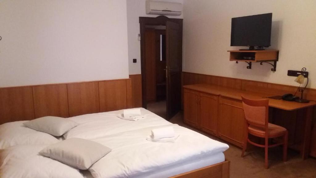 Hotel Zámeček Pod Hradem Starý Jičín Exterior foto